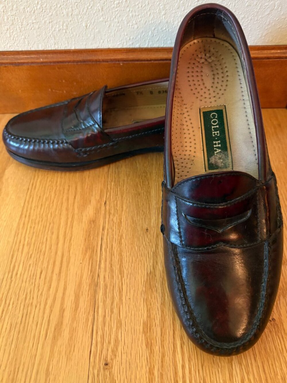 Cole Haan Burgundy Leather Penny Loafers Size 7 1/2 D Classic Traditional Preppy